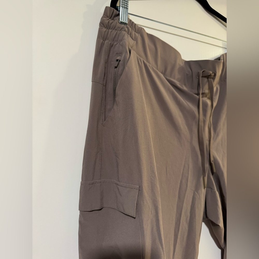 All in Motion women’s joggers in Tan/greige Cargo pocket Pants size 1x - Picture 2 of 7